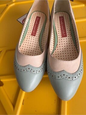Vintage Inspired Two-Tone Mint and Cream Shoes